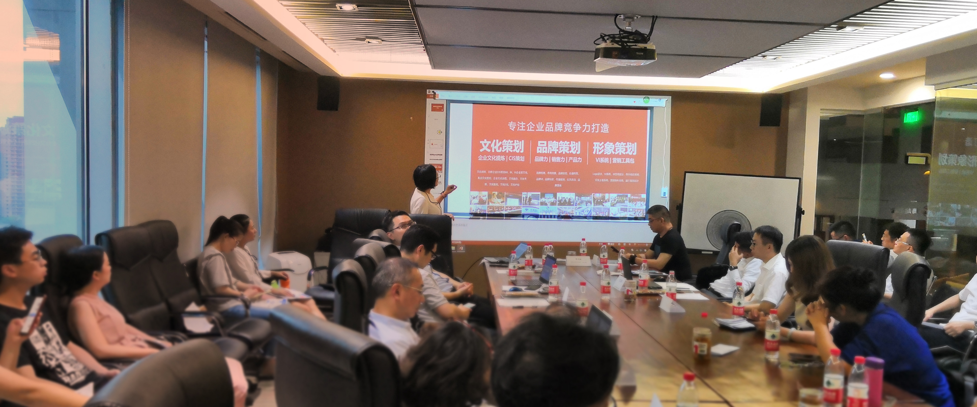 上海赢多多品牌策划有限公司banner